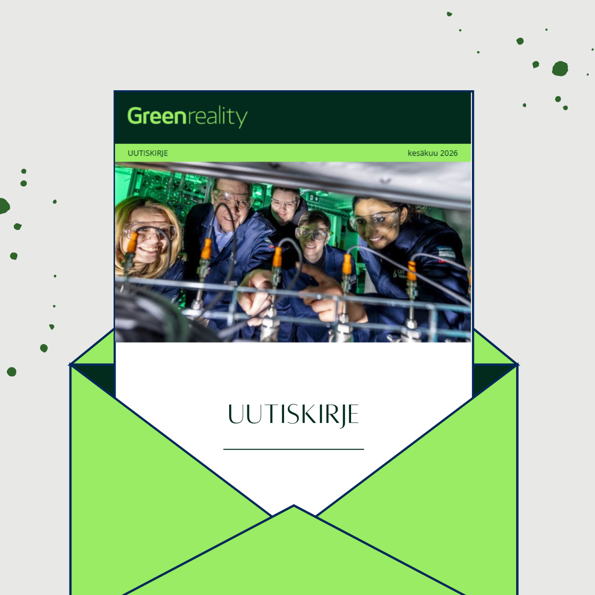 Kuva Greenreality-uutiskirjeestä, joka tulee esiin kirkkaanvihreästä kirjekuoresta. Uutiskirjeen yläkuvassa iloisia kasvoja.