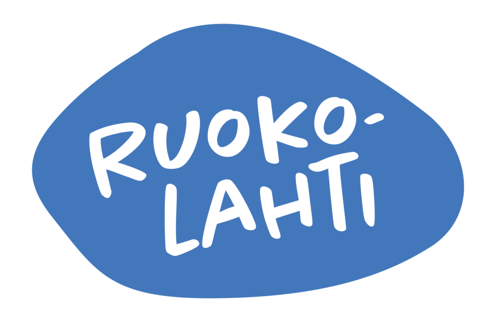Logo, jossa sinisellä taustalla valkoinen Ruokolahti-teksti.